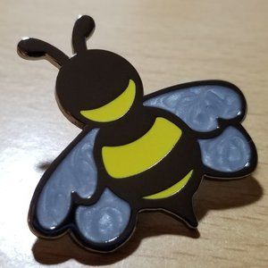 ❤️NWT Kawaii Bee Enamel Pin 🐝